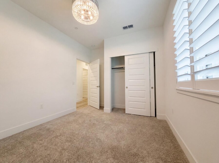 Building Photo - 914 Lucent St