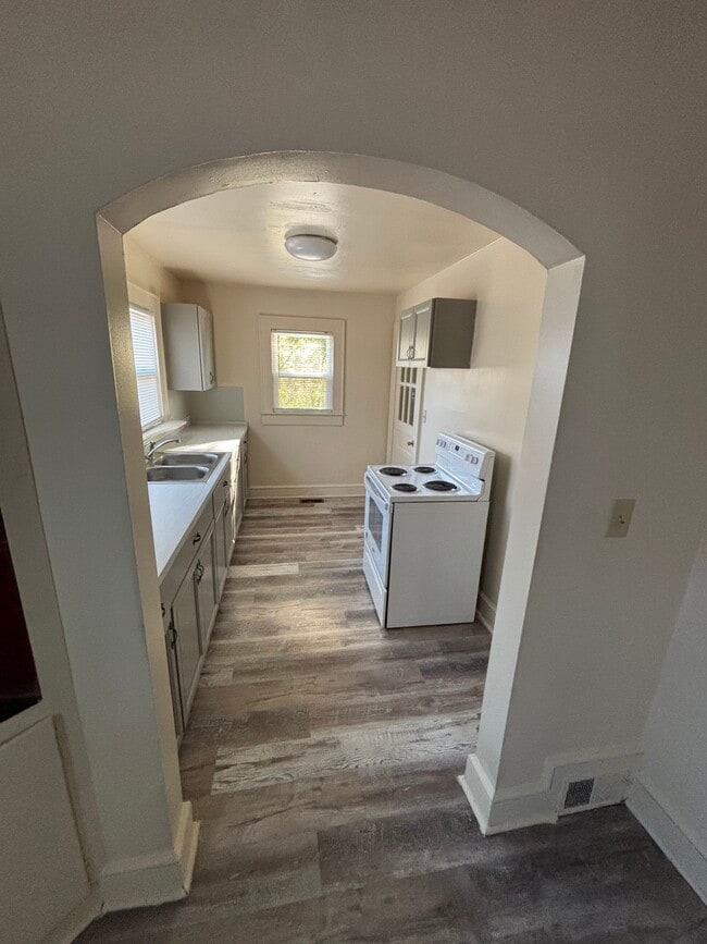 Building Photo - 311 Sunset Dr