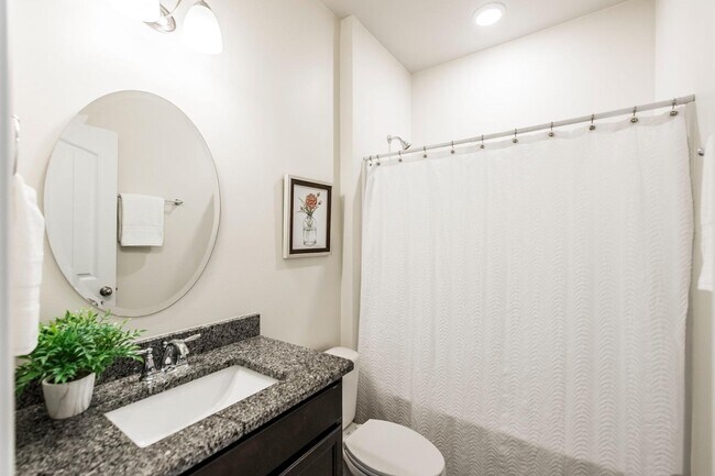 Building Photo - 342 Manor Row