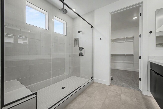 Building Photo - Alovita North 4 bedroom 3 baths