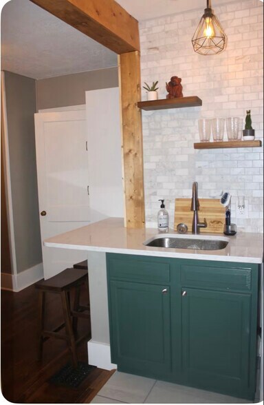 Building Photo - 651 Merwin Ave