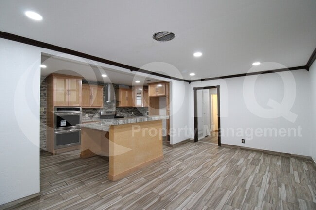 Building Photo - 17 MacArthur Dr