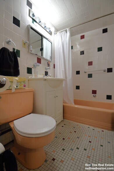 Building Photo - 50 Green St