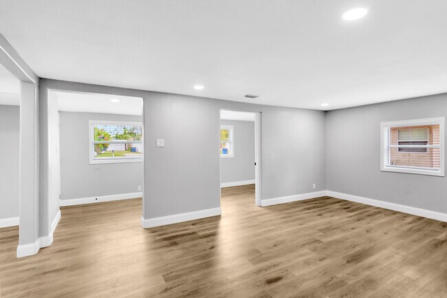 Building Photo - 1515 Sadlon Ave