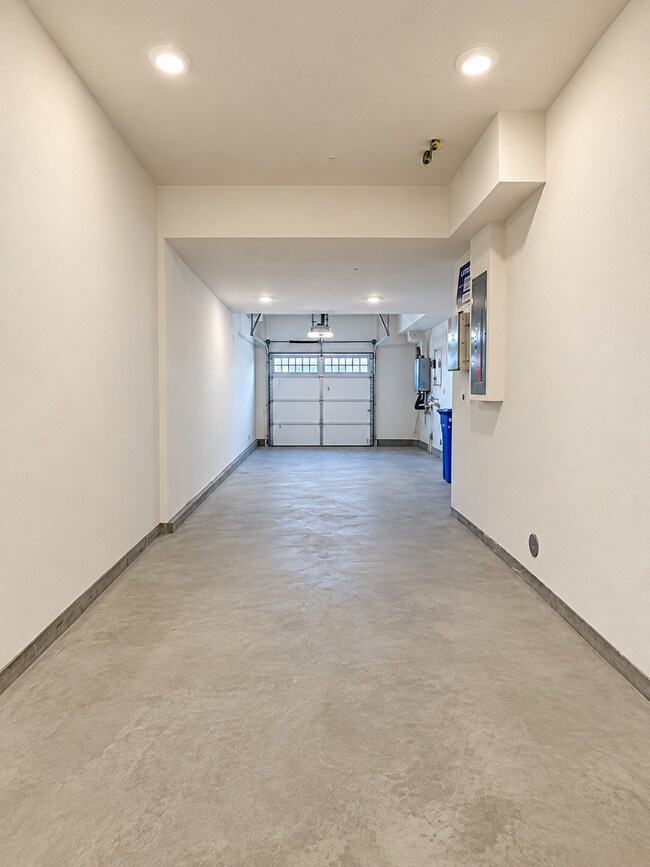 Building Photo - 9804 Seawind Wy