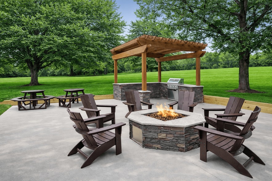 Picnic area with Gazebo and Fire Pit - Crestview Huntington