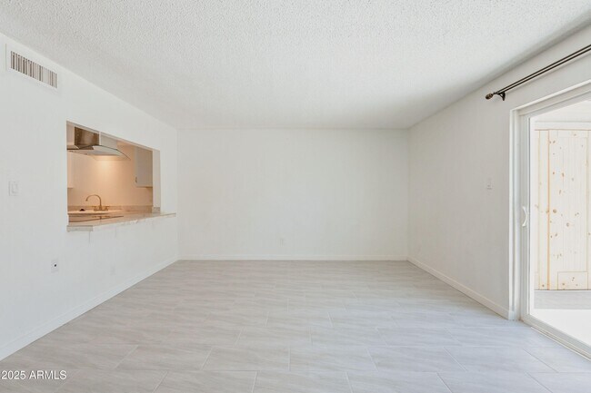 Building Photo - 6040 N 15th St