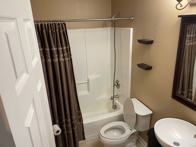 Building Photo - Coming soon! Cozy 3 Bedroom Near the Water!