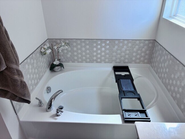 Building Photo - 224 Park Crest Run