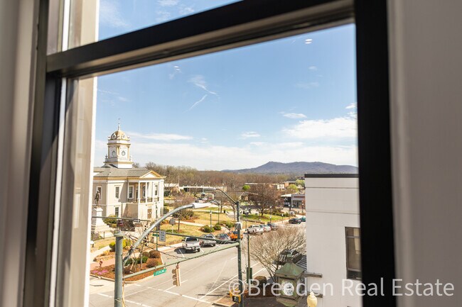 Building Photo - 100 W Union St