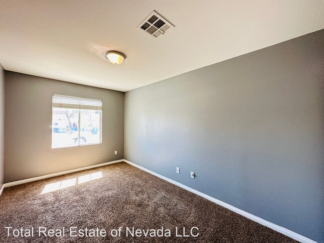 Building Photo - 5 br, 3 bath House - 4353 Silver Bay St
