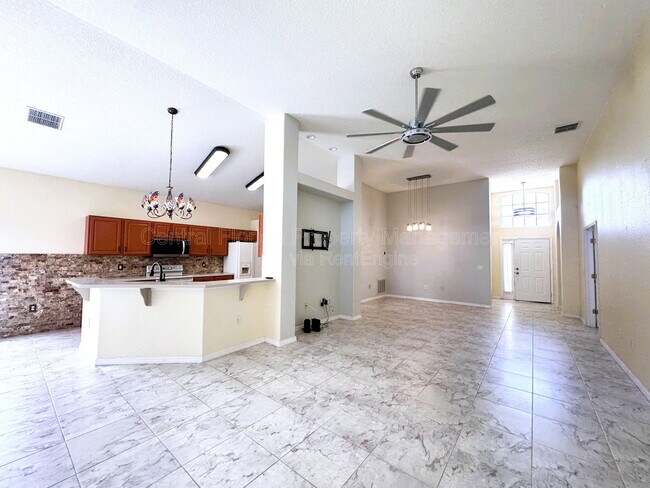 Building Photo - 140 Moss Ln