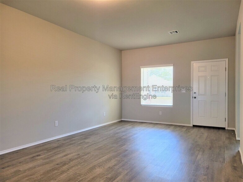 Building Photo - 21215 Winding Brook