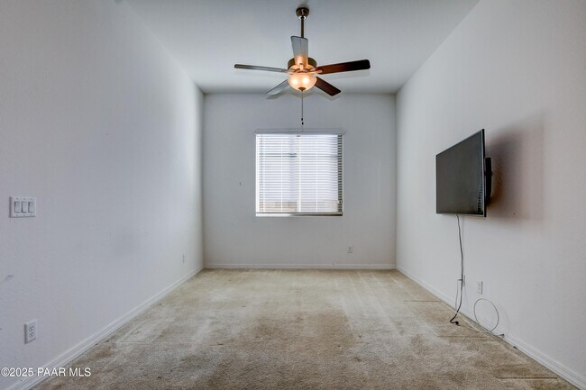 Building Photo - 8736 N Peaceful Vly Wy