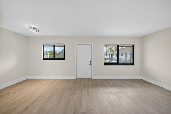 Building Photo - Wilton Manors