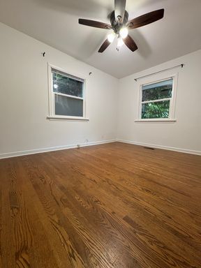 Building Photo - Freshly Painted Large Queen Anne Home! $3495