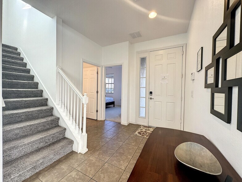 Building Photo - 2613 Rosemont Cir