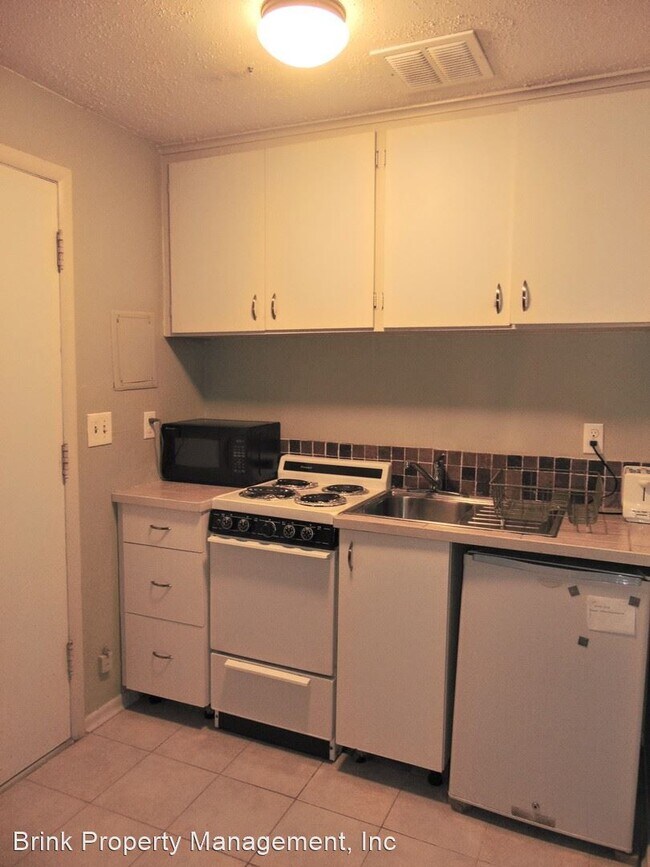 Building Photo - 2800 NE 55th St