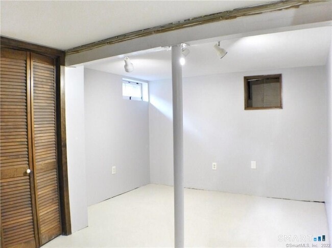 Building Photo - 70 Whitney Rd