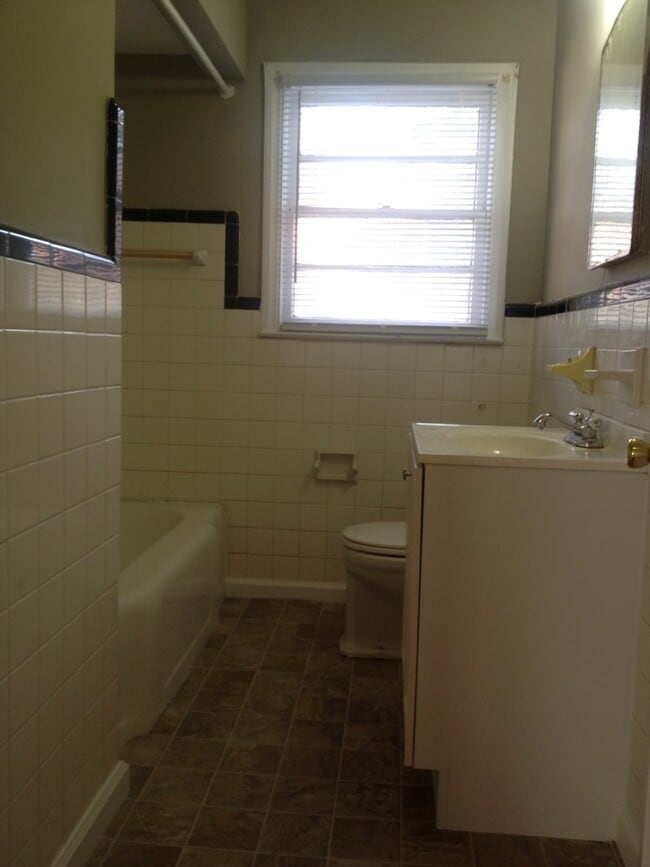 Building Photo - **AVAILABLE NOW**Nice 3 Bedroom / 1 Bathroom Home for Rent in Columbus, GA***