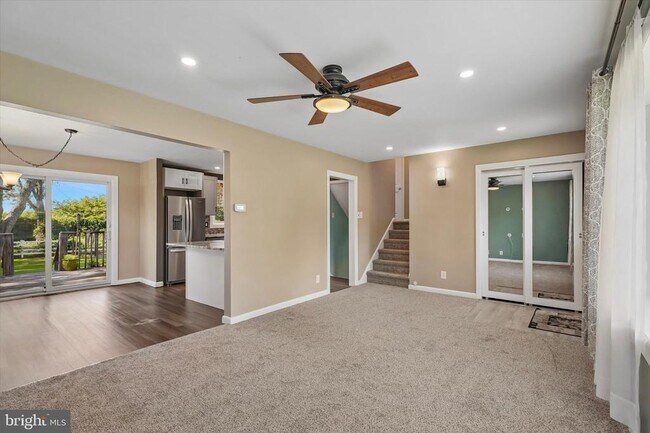 Building Photo - 2176 Meadowview Dr