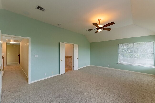 Building Photo - Spacious and stunning 4 bed 3.5 bath in Austin!!!