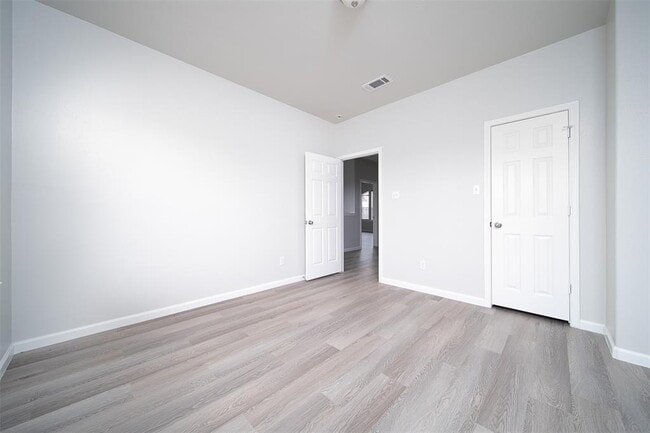 Building Photo - 13111 S Bellaire Estates Dr