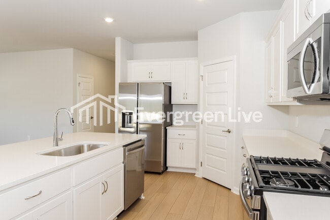 Building Photo - 14717 Mountain Strm Dr