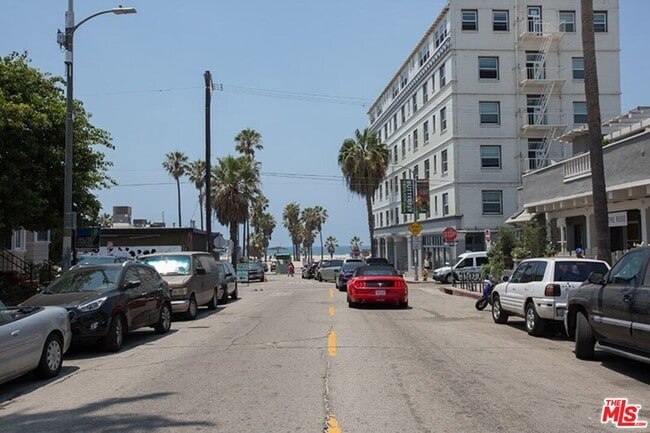 Building Photo - 40 Rose Ave