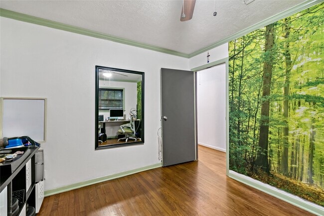 Building Photo - 5923 Moonmist Dr