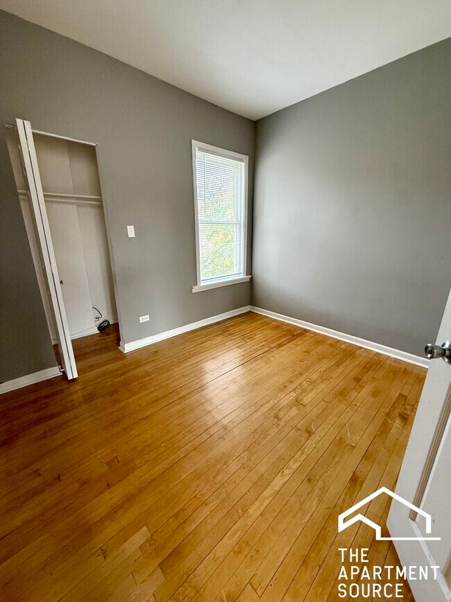 Building Photo - 4058 W Congress Pkwy