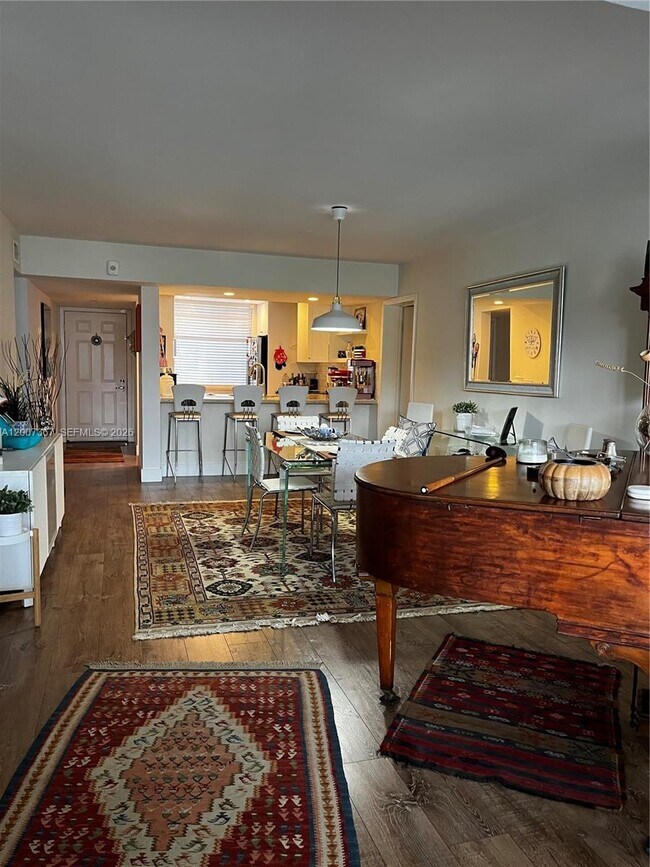 Building Photo - 1518 Whitehall Dr