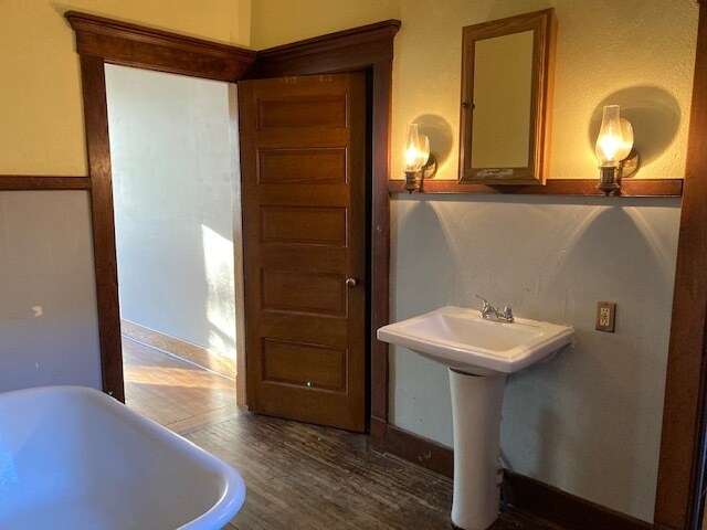 Building Photo - 322 W 4th St