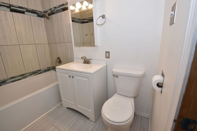 Building Photo - Monthly Rent Reduded! Mishawaka 4 bedroom with a Primary suite and 2 car garage on a large lot