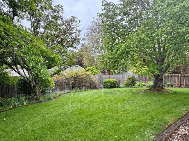 Building Photo - 2350 NW Green Cir