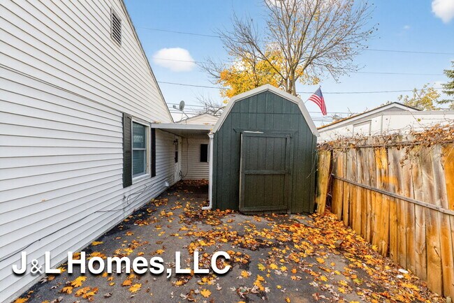 Building Photo - 1655 Westfield Dr N