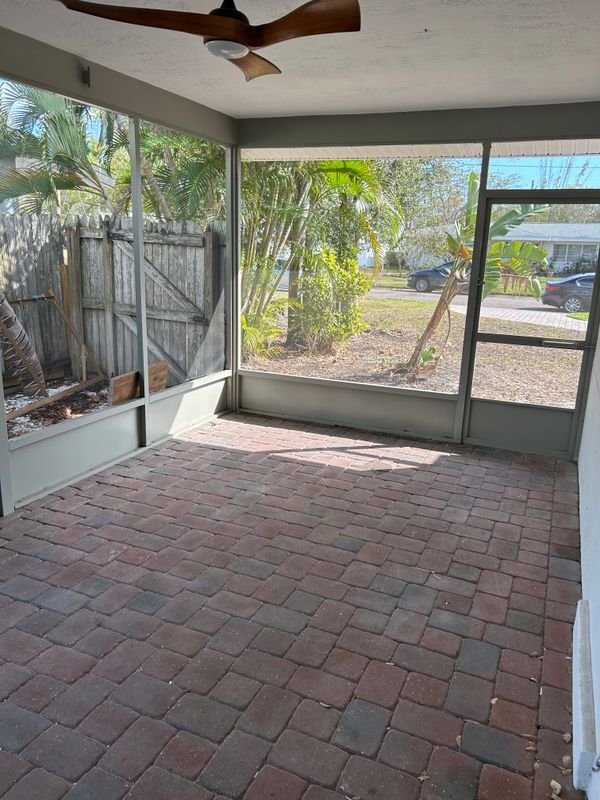 Building Photo - 735 42nd Ave NE