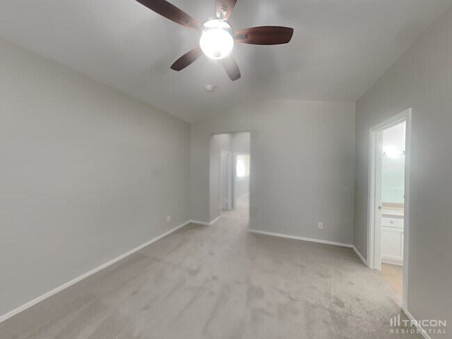 Building Photo - 1750 W Union Hills Dr