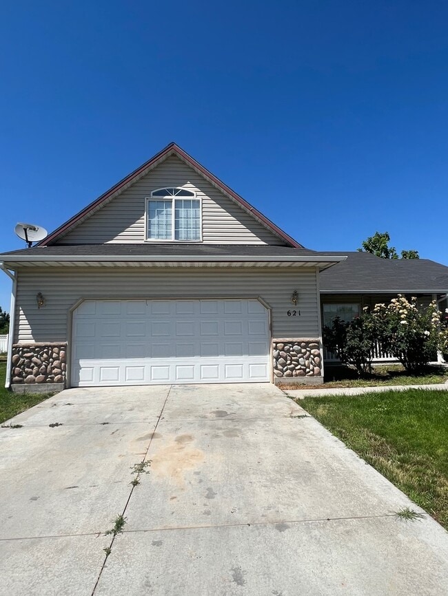 Building Photo - 3 Bed 2 Bath House in Nampa!