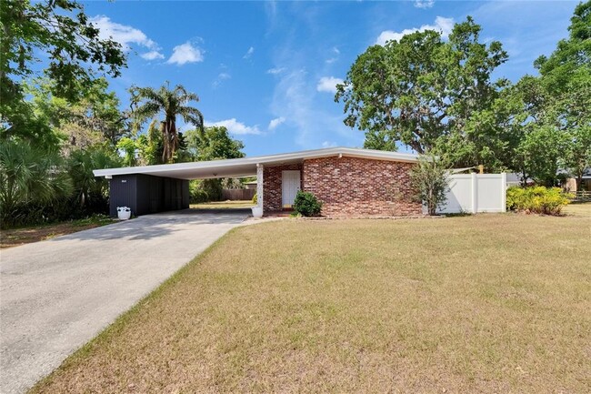 Building Photo - 802 W Russell Dr