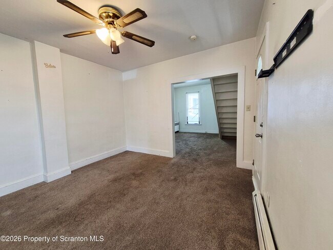 Building Photo - 68 Green Pl