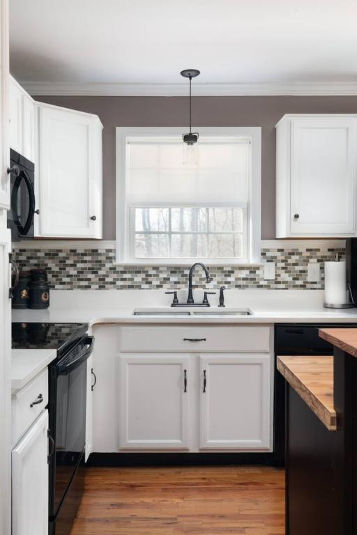 Building Photo - 7206 Sawyer Rd