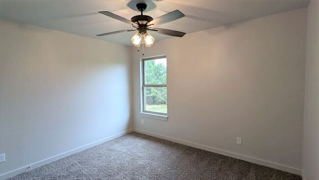 Building Photo - 2 Bed 2 Bath 1 Car Garage in the Eastpoint...