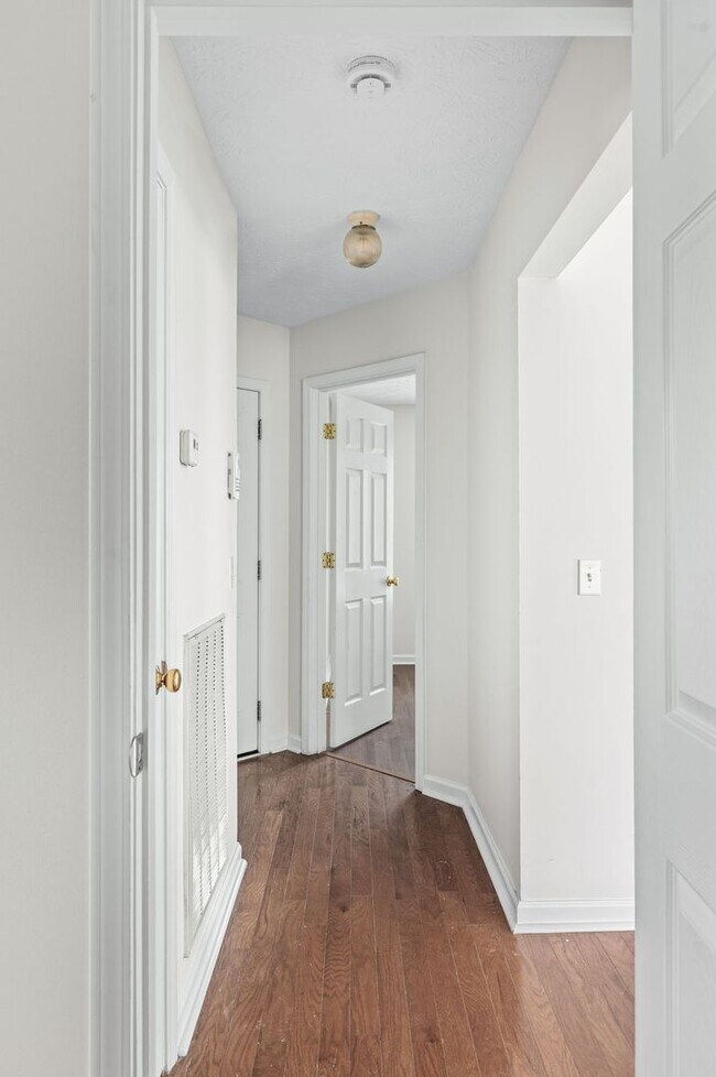 Building Photo - Awesome 4BE-Office/Bonus Room/ 2BA Home in...