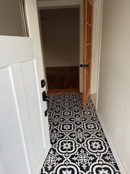 Building Photo - 913 N 5th St