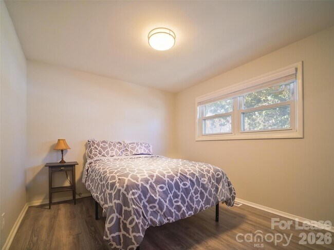 Building Photo - 2515 Thornton Rd