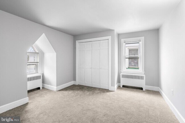 Building Photo - 243 Conover St