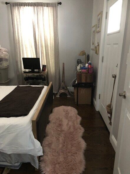 Building Photo - 224 Main St