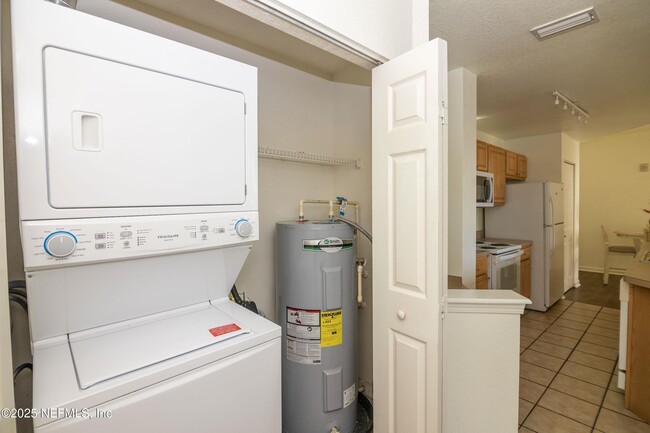 Building Photo - 305 N Villa San Marco Dr