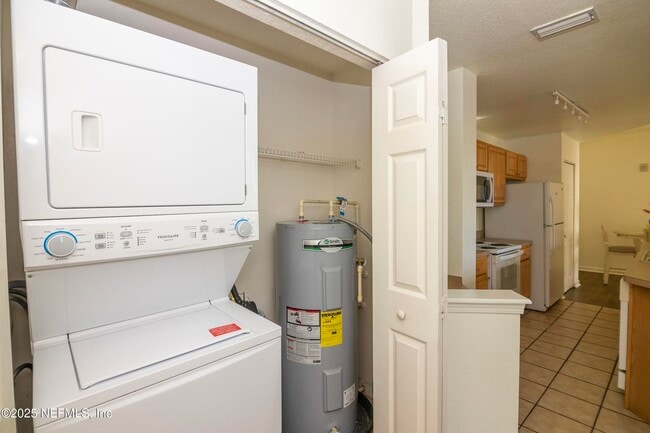 Building Photo - 305 N Villa San Marco Dr